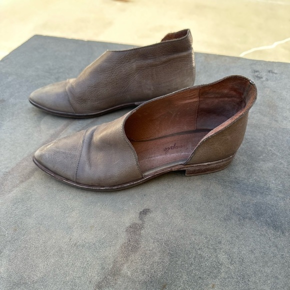 Free People Royale Flat D'Orsay Shoes Taupe Leather Size 37 US 7 - Picture 3 of 11